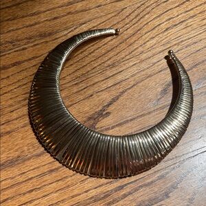 BCBGMAXAZRIA gold costume jewelry necklace